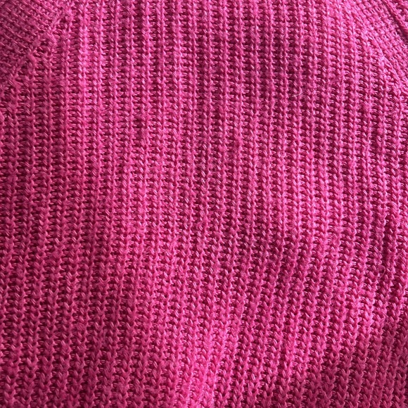 Hi, selling this beautiful sweatshirt for kids in S. - Picture 4 of 4